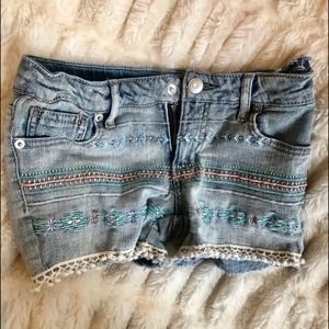 jean shorts with embroidered pattern